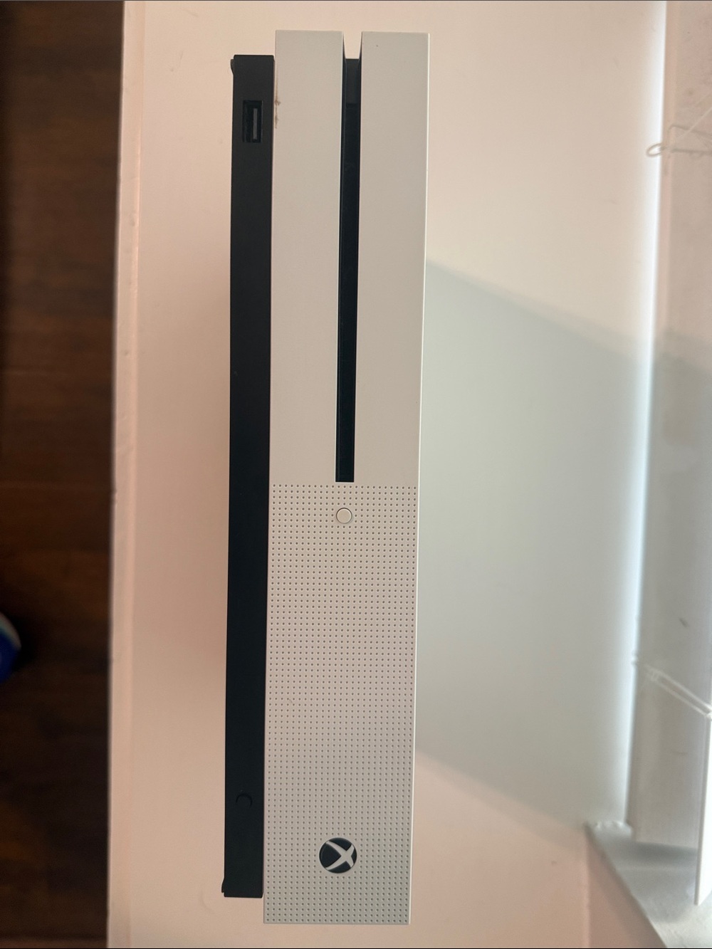 Xbox One S - Picture 2 of 3